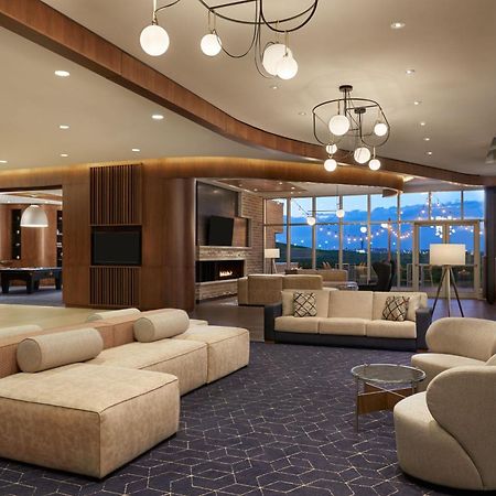คอร์ตยาร์ด บาย แมริออท แคลกรีแอร์พอร์ต Hotel คาลการี ภายนอก รูปภาพ