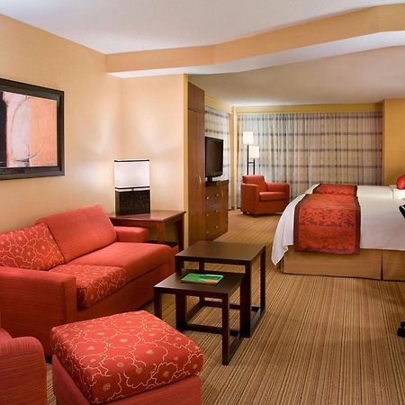 คอร์ตยาร์ด บาย แมริออท แคลกรีแอร์พอร์ต Hotel คาลการี ภายนอก รูปภาพ
