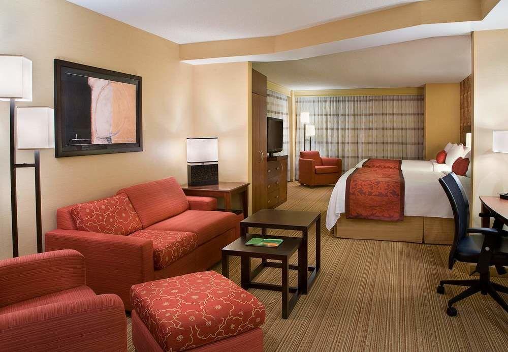 คอร์ตยาร์ด บาย แมริออท แคลกรีแอร์พอร์ต Hotel คาลการี ภายนอก รูปภาพ