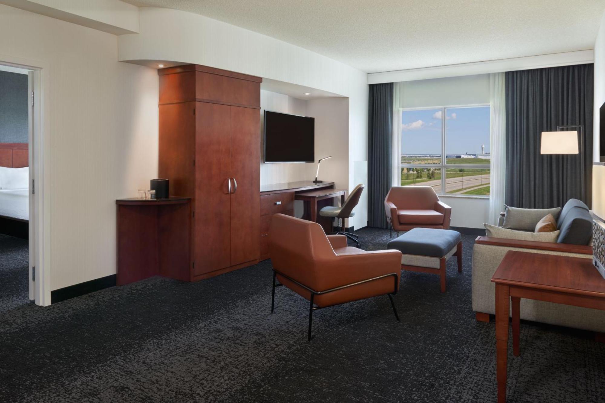 คอร์ตยาร์ด บาย แมริออท แคลกรีแอร์พอร์ต Hotel คาลการี ภายนอก รูปภาพ