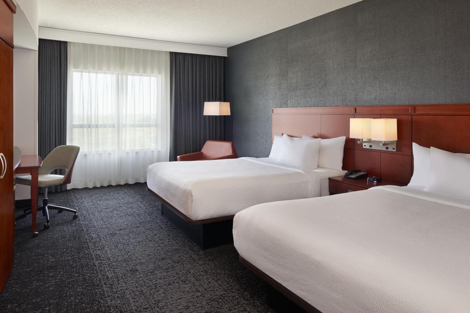 คอร์ตยาร์ด บาย แมริออท แคลกรีแอร์พอร์ต Hotel คาลการี ภายนอก รูปภาพ