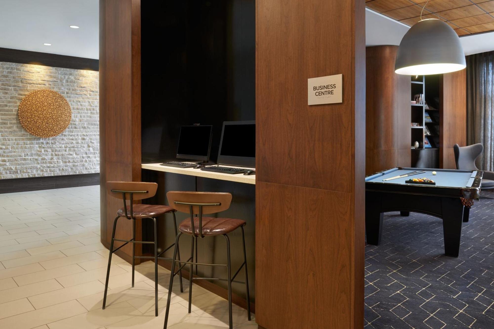 คอร์ตยาร์ด บาย แมริออท แคลกรีแอร์พอร์ต Hotel คาลการี ภายนอก รูปภาพ