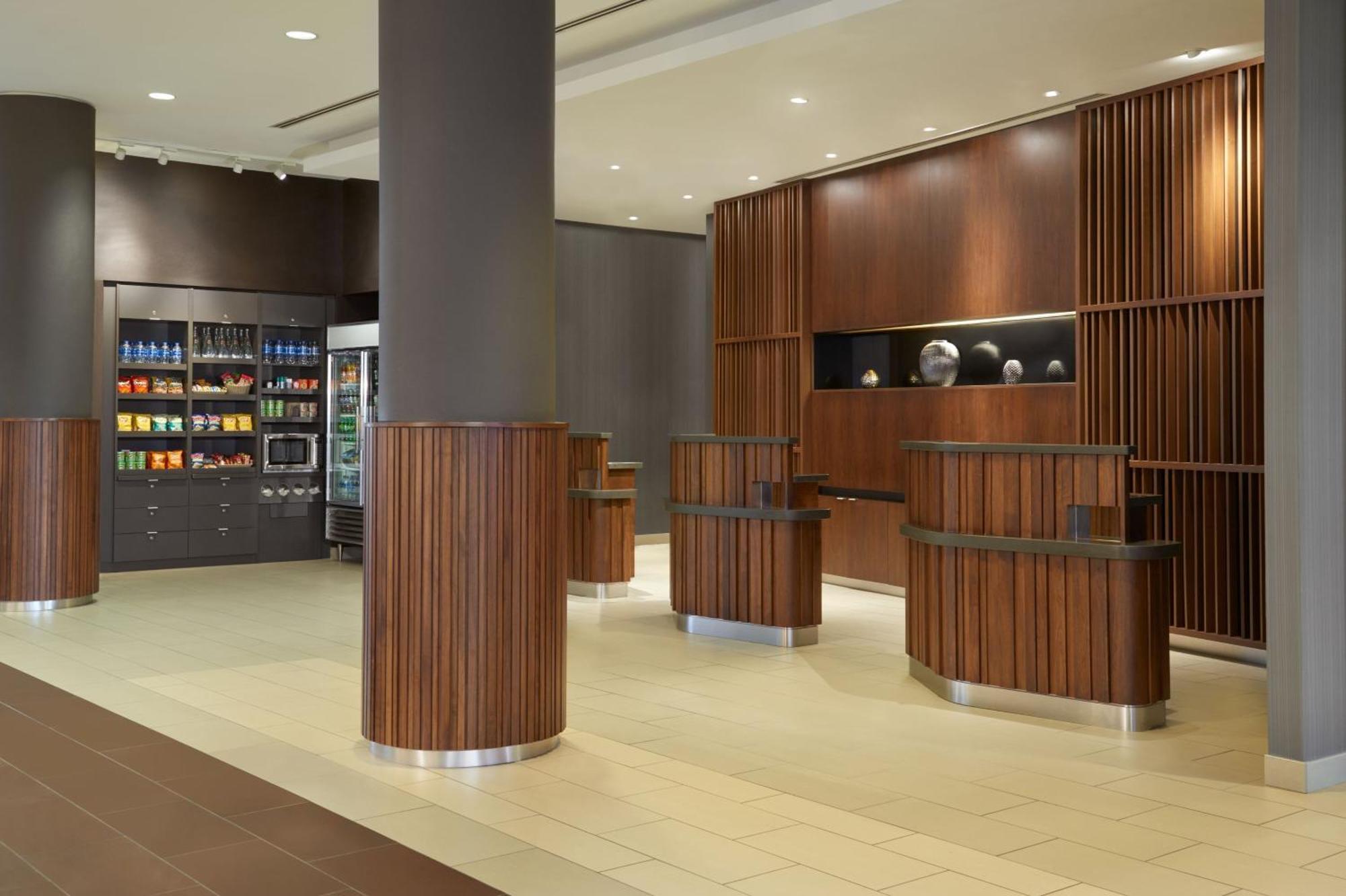 คอร์ตยาร์ด บาย แมริออท แคลกรีแอร์พอร์ต Hotel คาลการี ภายนอก รูปภาพ