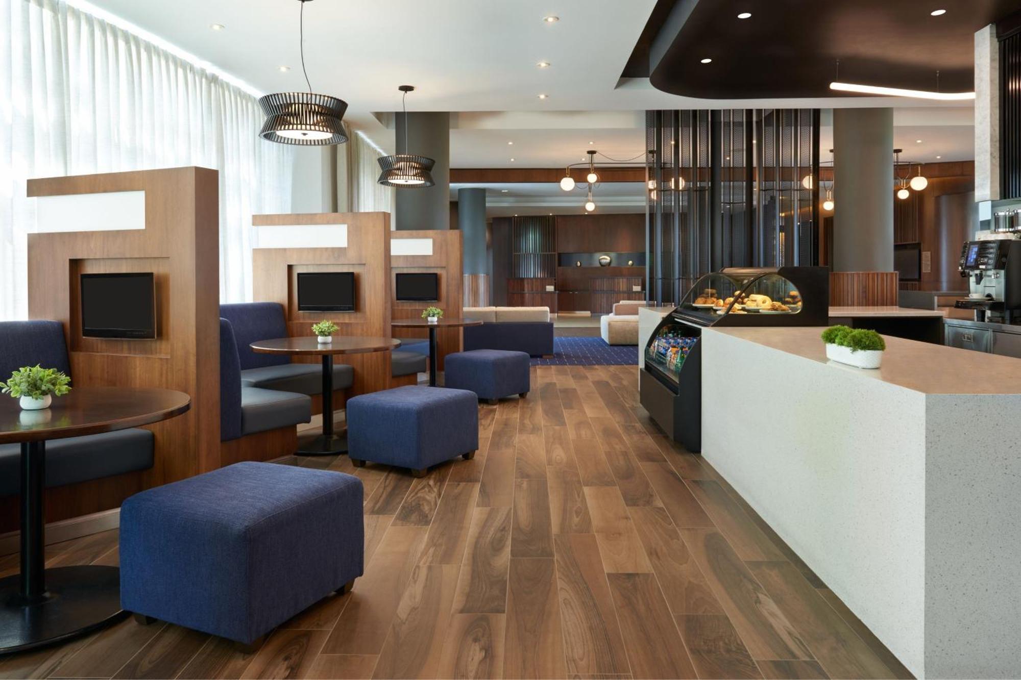 คอร์ตยาร์ด บาย แมริออท แคลกรีแอร์พอร์ต Hotel คาลการี ภายนอก รูปภาพ
