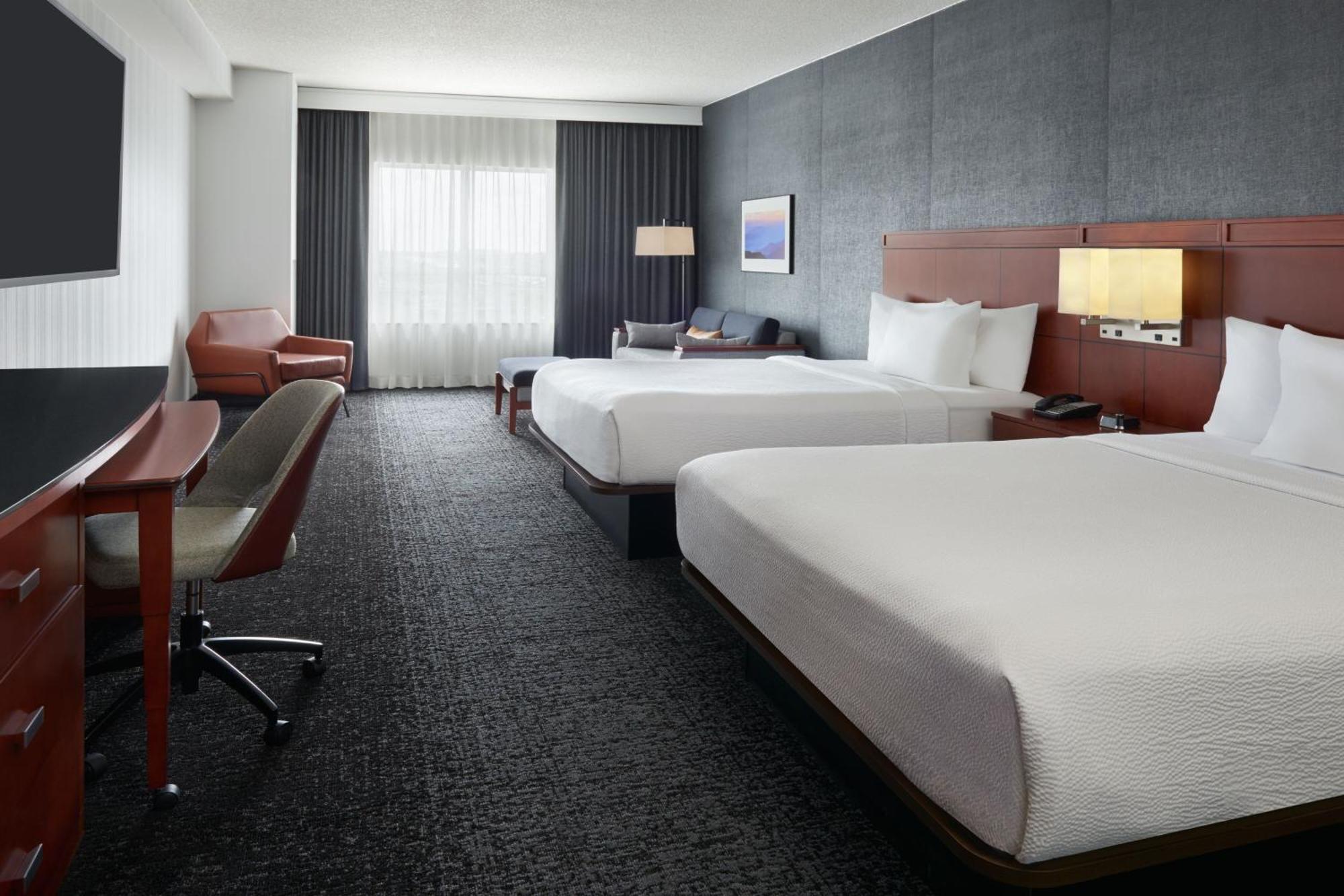 คอร์ตยาร์ด บาย แมริออท แคลกรีแอร์พอร์ต Hotel คาลการี ภายนอก รูปภาพ