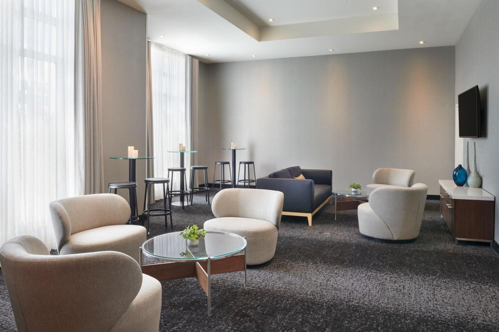 คอร์ตยาร์ด บาย แมริออท แคลกรีแอร์พอร์ต Hotel คาลการี ภายนอก รูปภาพ