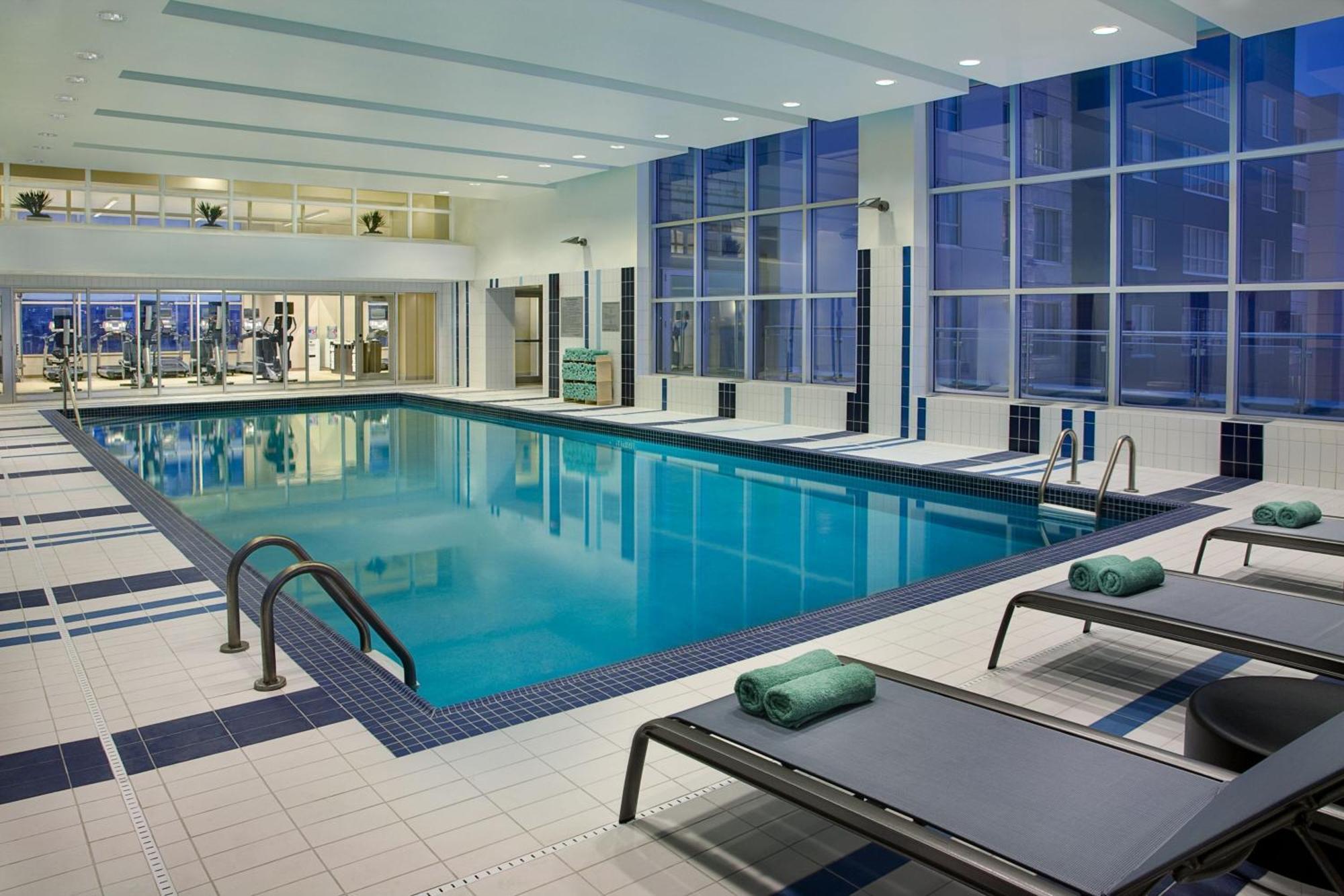 คอร์ตยาร์ด บาย แมริออท แคลกรีแอร์พอร์ต Hotel คาลการี ภายนอก รูปภาพ