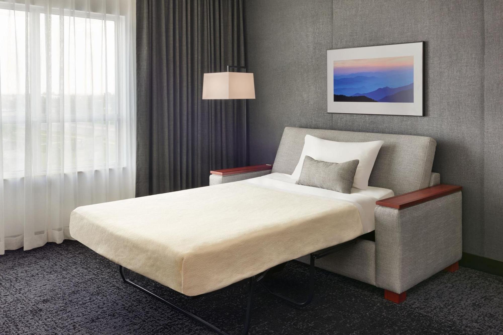 คอร์ตยาร์ด บาย แมริออท แคลกรีแอร์พอร์ต Hotel คาลการี ภายนอก รูปภาพ