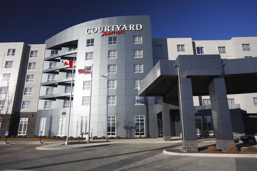 คอร์ตยาร์ด บาย แมริออท แคลกรีแอร์พอร์ต Hotel คาลการี ภายนอก รูปภาพ